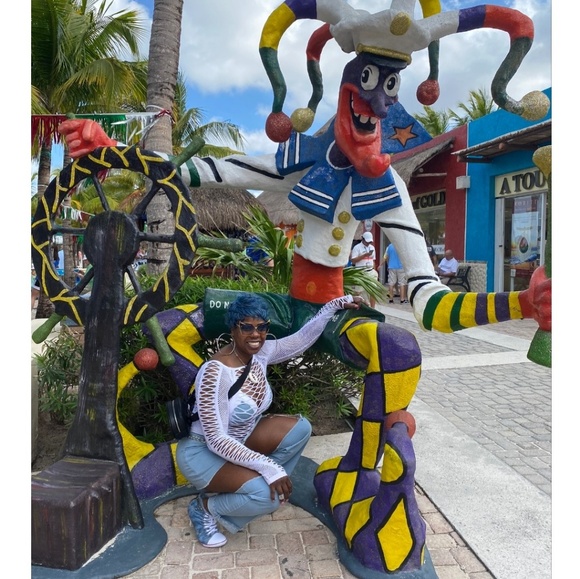 Meet your Posher, Stephanie - Picture 1 of 1